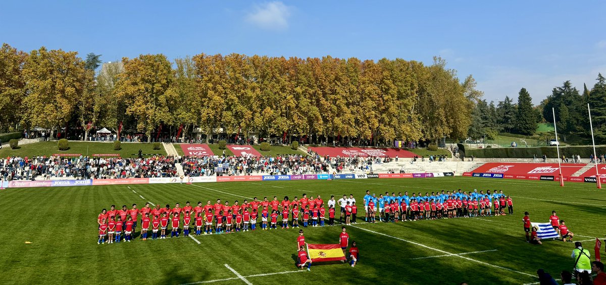 Tornarugby's tweet photo. Espléndido día de rugby en un Central muy poco poblado. #ESPvURU https://t.co/IpRHXqIjQ3