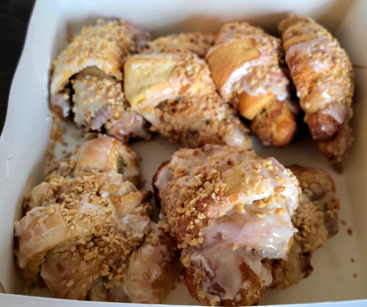 MateuszTaszarek's tweet photo. St. Martin's Croissant (A.K.A. #ROGAL) is a traditional pastry for my hometown Poznań 🇵🇱 (protected designation of origin by EU law). We always eat them on 11th November. Rogal is filled with white poppy seed and is extremely delicious! 😋 https://t.co/WLmwFNK3Wo