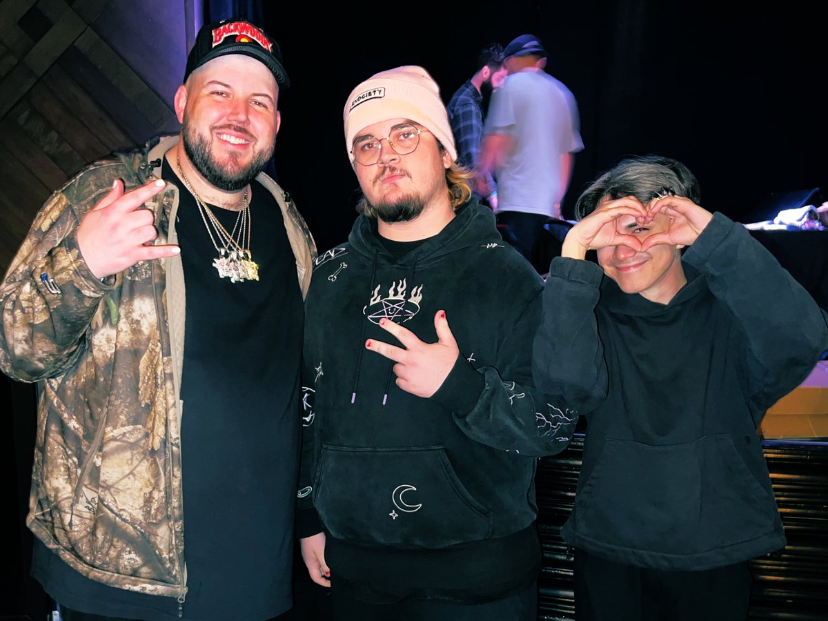 SpleepLIVE's tweet photo. generational pic

love yall 💜 https://t.co/zdOIjtO4g2