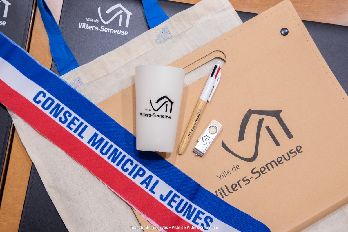 villerssemeuse's tweet photo. Ce matin, le nouveau Conseil Municipal Jeunes, élu le 15 octobre 2024, prenait ses fonctions dans la salle du Conseil Municipal en mairie ✅

ℹ️ sur https://t.co/6sJjgCCc23 https://t.co/Y5PHRI4OWH