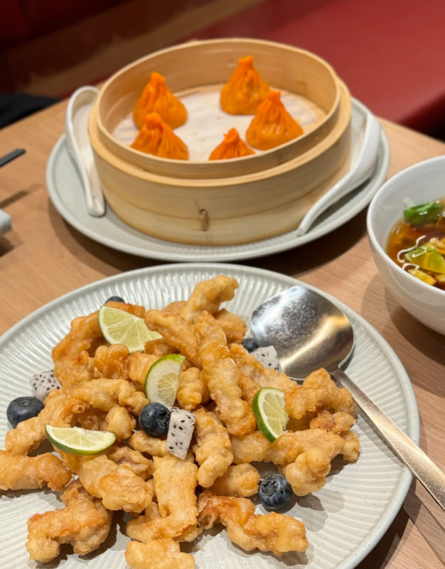 柔らかくてジューシーな牛肉とボリュームたっぷりの具材の組み合わせは、一度食べたら忘れられない美味しさです。ぜひ舌先でその楽しさを体験してください！😋😋