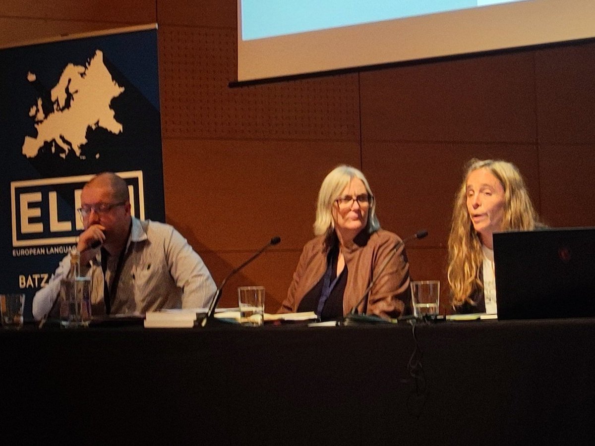 Euskalgintzaren Kontseilua (@kontseilua) on Twitter photo Euskal Herriko 𝗔𝗿𝗻𝗮𝘀𝗴𝘂𝗻𝗲𝗮𝗸 eta Galesko 𝗱𝗲𝗻𝘁𝘀𝗶𝘁𝗮𝘁𝗲 𝗵𝗮𝗻𝗱𝗶𝗸𝗼 𝗲𝗿𝗲𝗺𝘂𝗮𝗸 zer diren azaltzen ari dira hurrenez hurren:
🔹<a href="/MirenSegurola/">Miren Segurola</a> <a href="/uema_eus/">UEMA</a>|etik
🔹 <a href="/elinhgj/">Elin Haf Gruffydd Jones</a> eta Richard Glyn
<a href="/EUROLANG/">EUROLANG</a> #ELEN2024 Euskal Herriko 𝗔𝗿𝗻𝗮𝘀𝗴𝘂𝗻𝗲𝗮𝗸 eta Galesko 𝗱𝗲𝗻𝘁𝘀𝗶𝘁𝗮𝘁𝗲 𝗵𝗮𝗻𝗱𝗶𝗸𝗼 𝗲𝗿𝗲𝗺𝘂𝗮𝗸 zer diren azaltzen ari dira hurrenez hurren:
🔹<a href="/MirenSegurola/">Miren Segurola</a> <a href="/uema_eus/">UEMA</a>|etik
🔹 <a href="/elinhgj/">Elin Haf Gruffydd Jones</a> eta Richard Glyn
<a href="/EUROLANG/">EUROLANG</a> #ELEN2024
