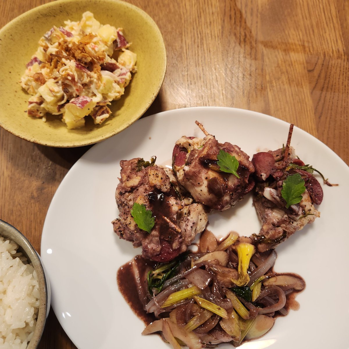 vinceke1's tweet photo. 今日の晩ご飯は、
・鶏むね肉のインボルティーニ(包み焼き)
・さつま芋のカニカマヨ・サラダ
先週買った多めのセロリを使い切る為の鶏メニュー
インスタで見た、多分イタリア人のおばあちゃんが作ってたのを参考に😋
#晩ごはん #包み焼き #インボルティーニ #involtini
https://t.co/SVDW0uZvKG https://t.co/uIf0DaHXdN