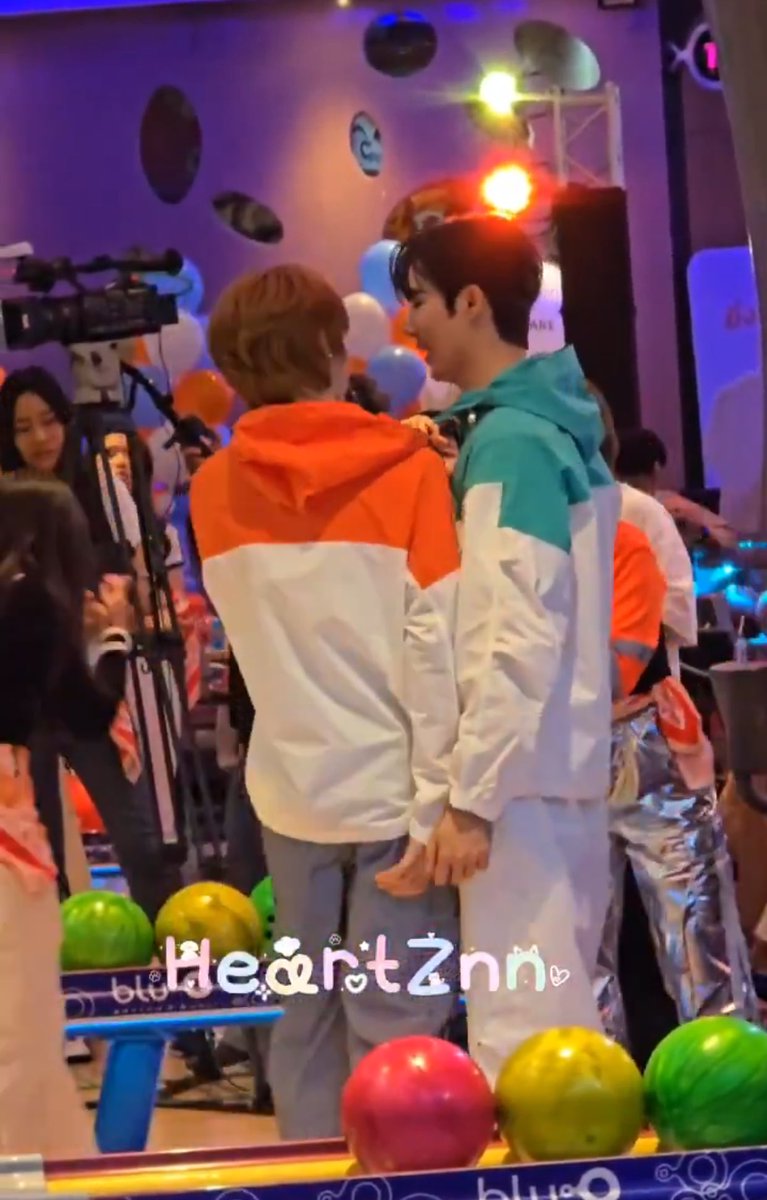 tinycloud18's tweet image. แล้วเค้าชอบไปยืนซ้อนหลังให้น้องหันมาตกใจมาก โถ่ พี่พระเอก แต่ละแนวที่แก้งแฟร 🫠