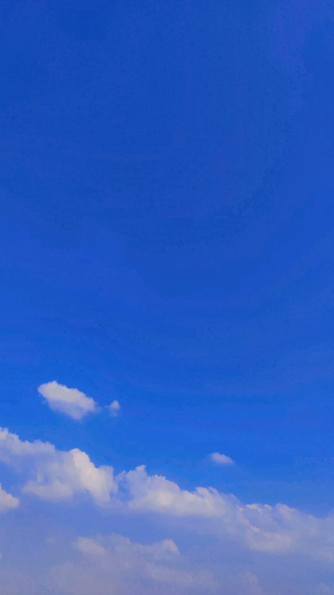 سماء السبت الصافية ✨
لعلها بداية لإسبوع رقيق وعمل هاديء، ونفسية أكثر راحة وإتزان 🤍