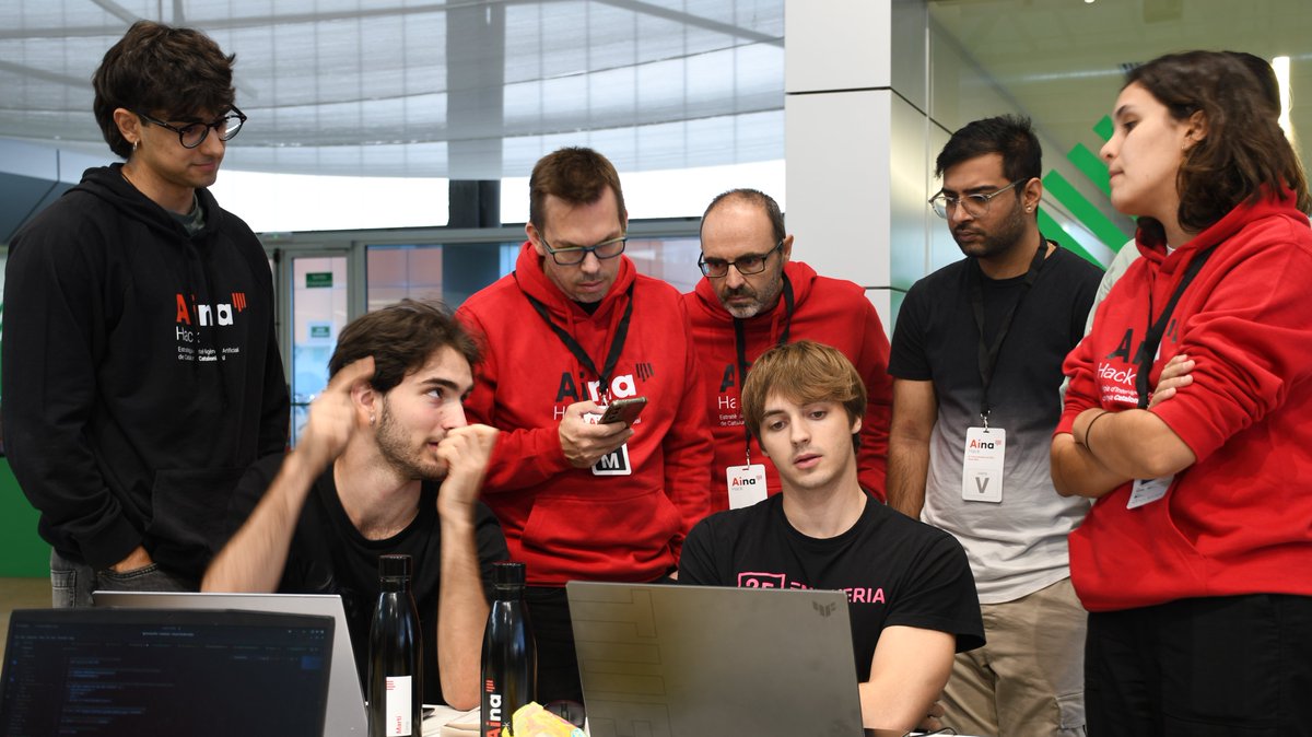 projecte_aina's tweet photo. 🔴🚀 #AinaHack Ronda de seguiment i testatge dels projectes per part dels mentors! 

💻 Els participants segueixen desenvolupant les seves propostes. 

🕐 Queden 3 hores!!! https://t.co/RNLJCPAPk5