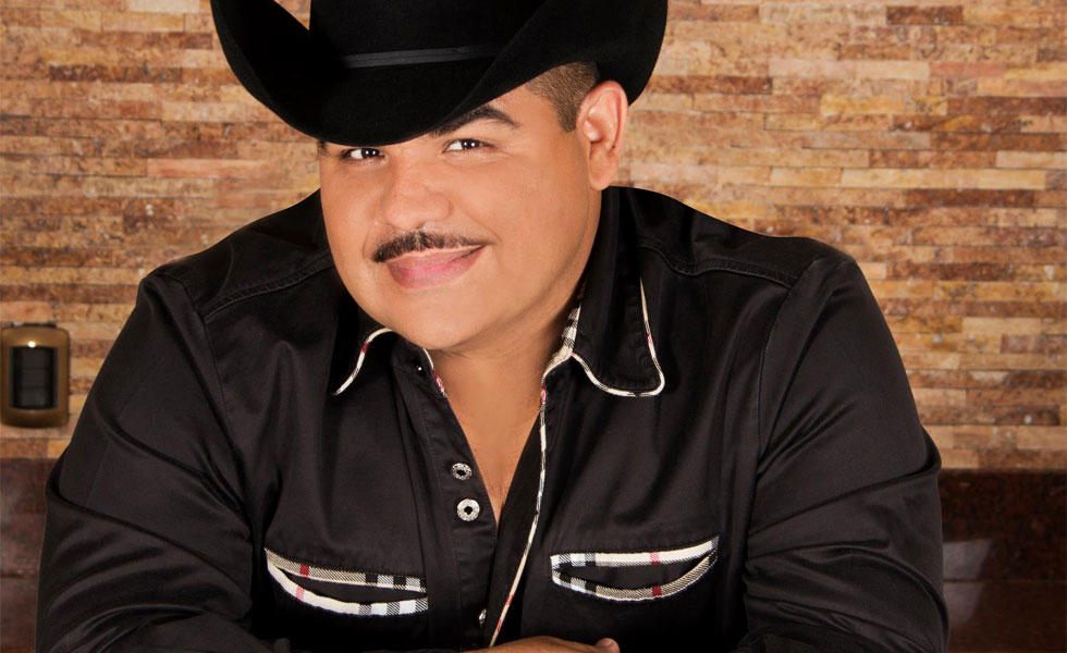 Hoy cumple 48 años el cantante Chuy Lizárraga; nació #UnDiaComoHoy 9 de  Noviembre de 1976 en Mazatlán, Sinaloa, México.