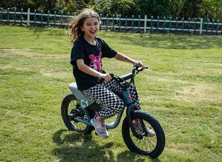 GearReview's tweet image. Is it possible to keep kids entertained *and* safe on two wheels? We took the Himiway C1 kid’s e-bike for a test ride, and it might just be the answer. Check out our review to see if this ride balances thrills with peace of mind. #KidApproved activegearreview.com/cycling/electr…
