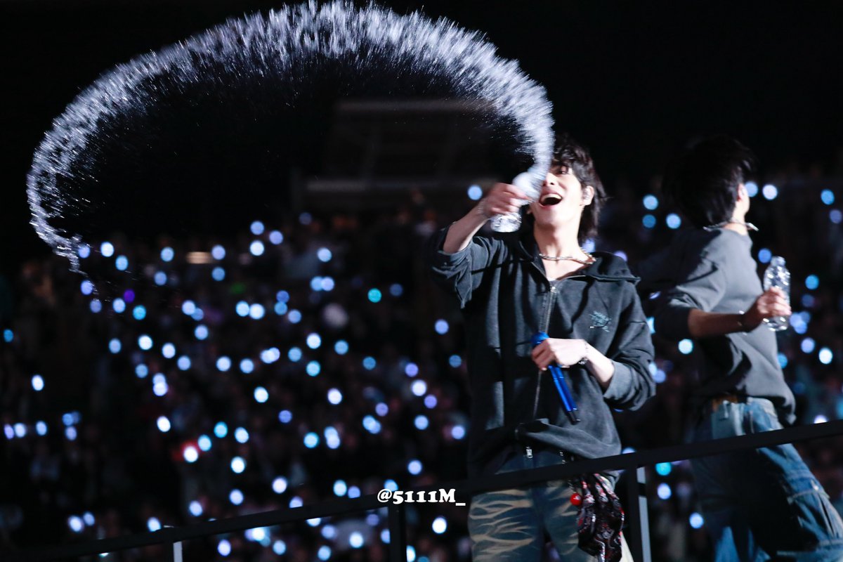 jyn__1115's tweet photo. こんなクソ寒いのに水撒いてんの鬼かw w w w w w w w w w w w w w w w w w w w w w w w w w w w w w w w w w w w w w w w https://t.co/KWKEmYa3Rw