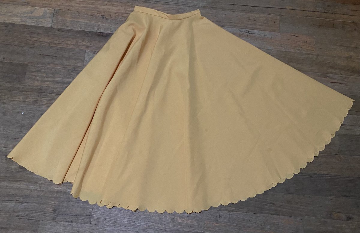 ReformedMaiden's tweet image. Yesterday I made this full-length circle skirt out of an old circular tablecloth from an op-shop (I also reused the zip from an old skirt). It’s an incredibly easy and cheap way of making a pretty, modest skirt in under a day. I’d definitely recommend giving it a go. 🙂