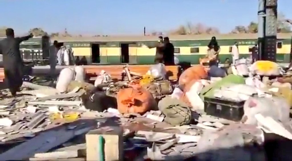 pukhtoonscqau's tweet photo. Pukhtoon Students Council strongly condemn today’s horrific blast at a Quetta railway station, tragically claiming over 30 lives. Our thoughts are with the victims and their families. This violence must end. https://t.co/3ek3TYW27a