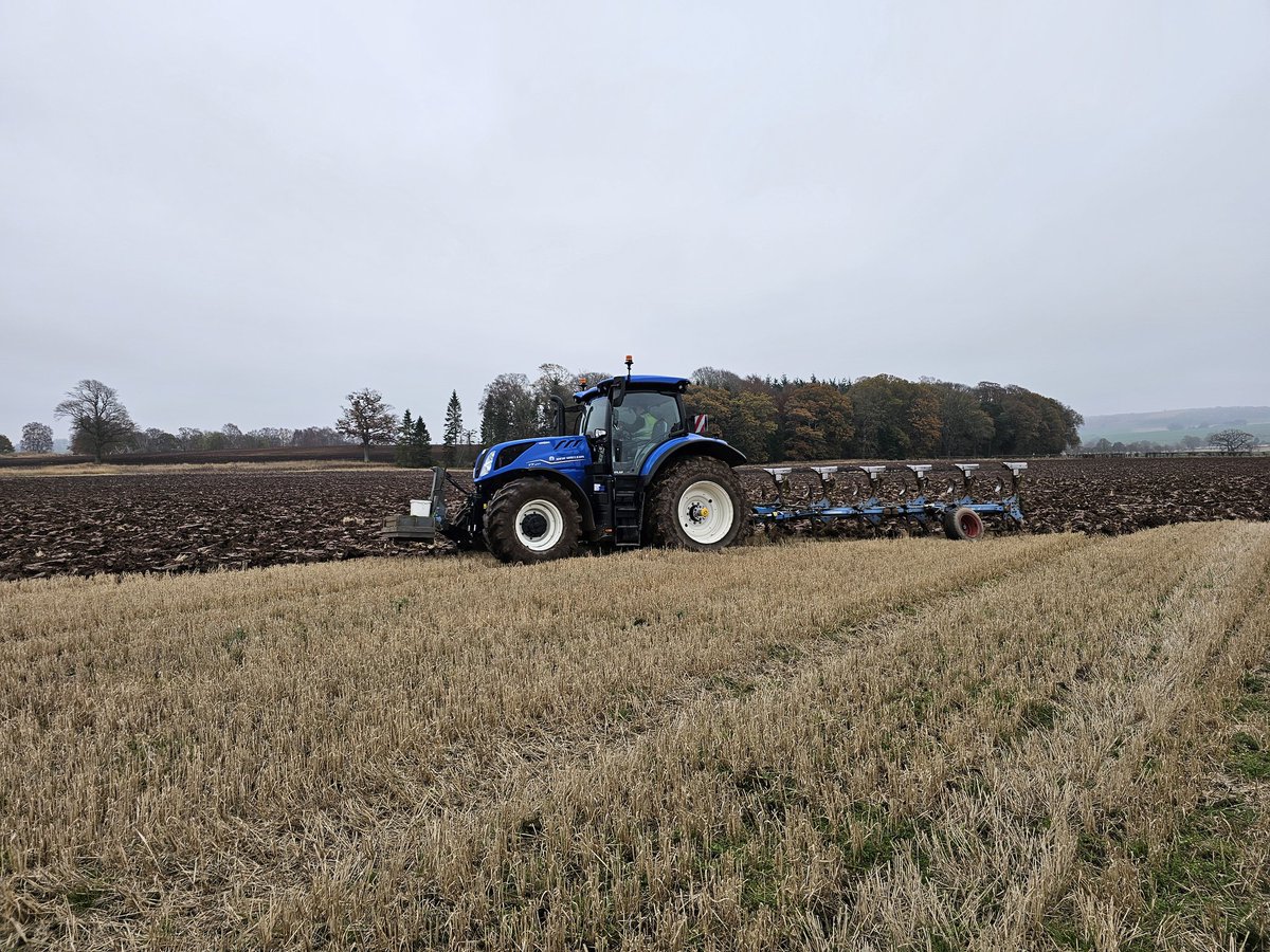 A joy to hear when your operator backs a @NHAG_UKandROI  T7
That's #BackBritishFarming