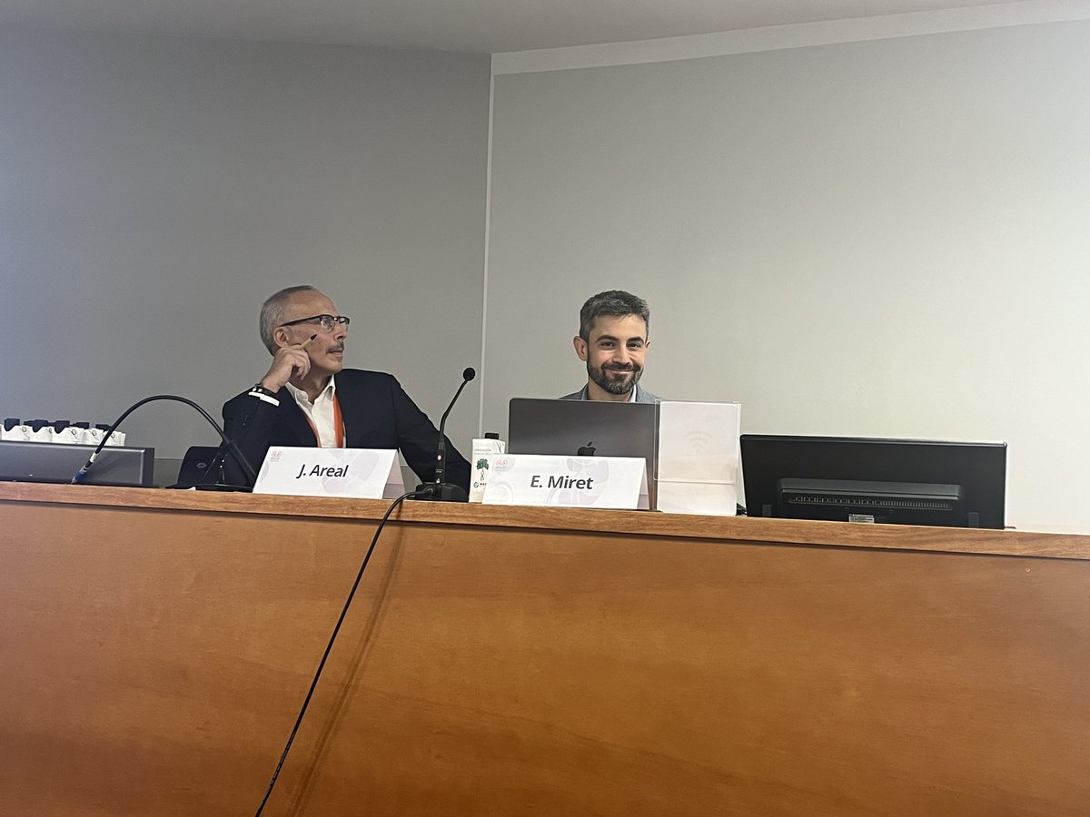 Primera sessió de presentació de treballs del dia, amb una sessió de vídeos de litiasi i HBP, una de pòsters de trasplantament renal i una de tumor urotelial. 
Gràcies a tots i enhorabona per les presentacions!
#27SimposiSCU