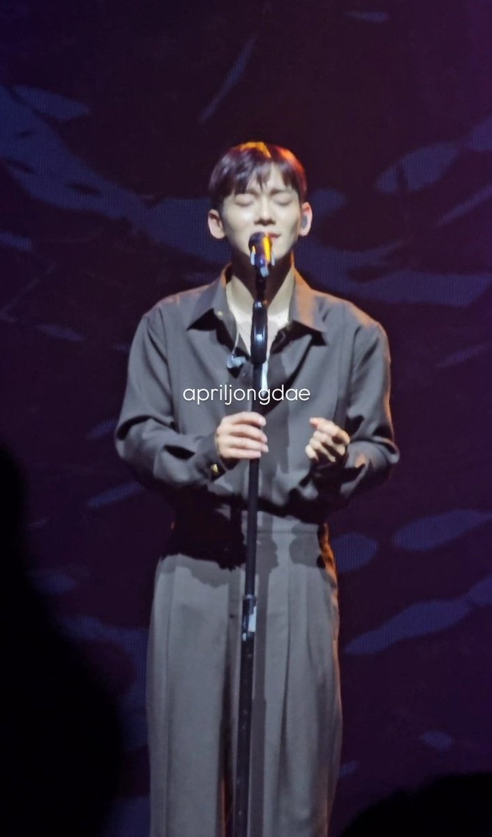 apriljongdae's tweet photo. LOVE YOUuUUuuuUUUu

#CHENisMYhome #CHENinKL https://t.co/vI27UK1eEk