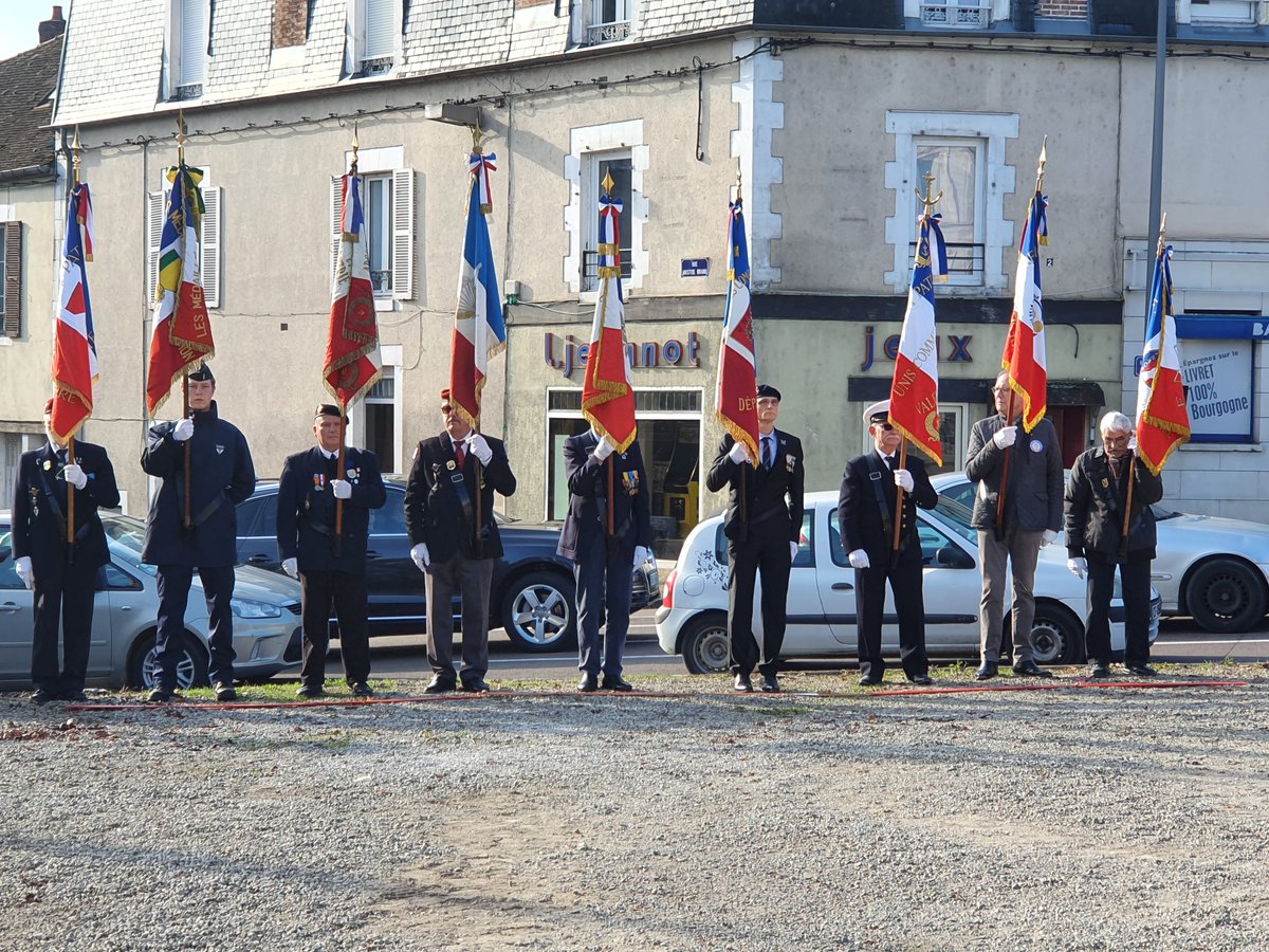 Prefet89's tweet image. 🇫🇷 Ce 9 novembre, nous commémorons le 54e
anniversaire de la mort du général de #Gaulle. Une cérémonie en son honneur s'est tenue à #Auxerre, présidée par la directrice de cabinet du préfet de l'#Yonne, en présence des autorités civiles et militaires.
#DevoirDeMémoire #Hommage