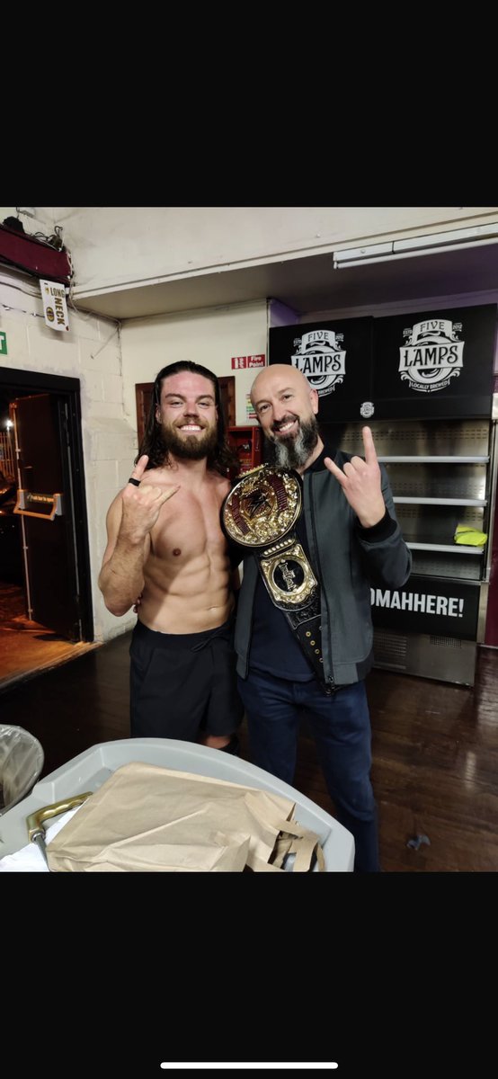 Sittingfrontrow's tweet photo. We had the British Bulldogs, now we have the @WWE World Tag Team Champs, the Irish Wolfhounds, @jd_mcdonagh and @FinnBalor. Spoke briefly with Jordan couple of weeks ago in Dublin after @OTT_wrestling 10 Year Anniversary. Nicest guy, so humble. 
PS-the real belt weighed a ton! https://t.co/GleIE6MKdd