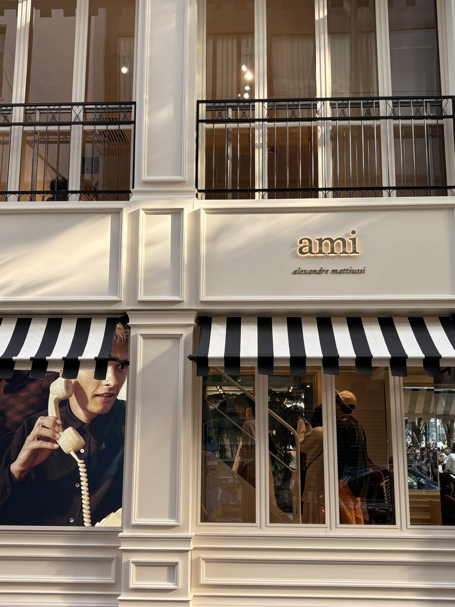 ren_eclair's tweet photo. 11/9から表参道で始まったアミパリのカフェ可愛すぎた☕️♡

#amiparis #表参道カフェ https://t.co/0QIzFCelEn