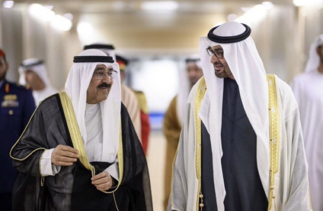 faisal3adwani's tweet photo. غيثٍ على دار ( الصباحي ) مصَبّه/// مبداه من دار ( الفلاحي ) ومنشاه
غادر من دياره لدارٍ تحبه /// محبةٍ ماهي على غير شرواه 
سليل من تصغر معاه المغبه ///زايد عسى في جنة الخلد مثواه 
بَشر ولكن عالي السحب لبه /// تهوولك علومه من ادناه لقصاه
ميّزه من بين المخاليق ربه /// اكرمه ربي في مزاياه واعطاه
يامرحبابك في كويت المحبه /// بديار مشعل عالي القدر والجاه
يامرحبا يابو خالد
#محمد_بن_��ايد #الكويت_ترحب_بمحمد_بن_زايد 
#الامارات_الكويت