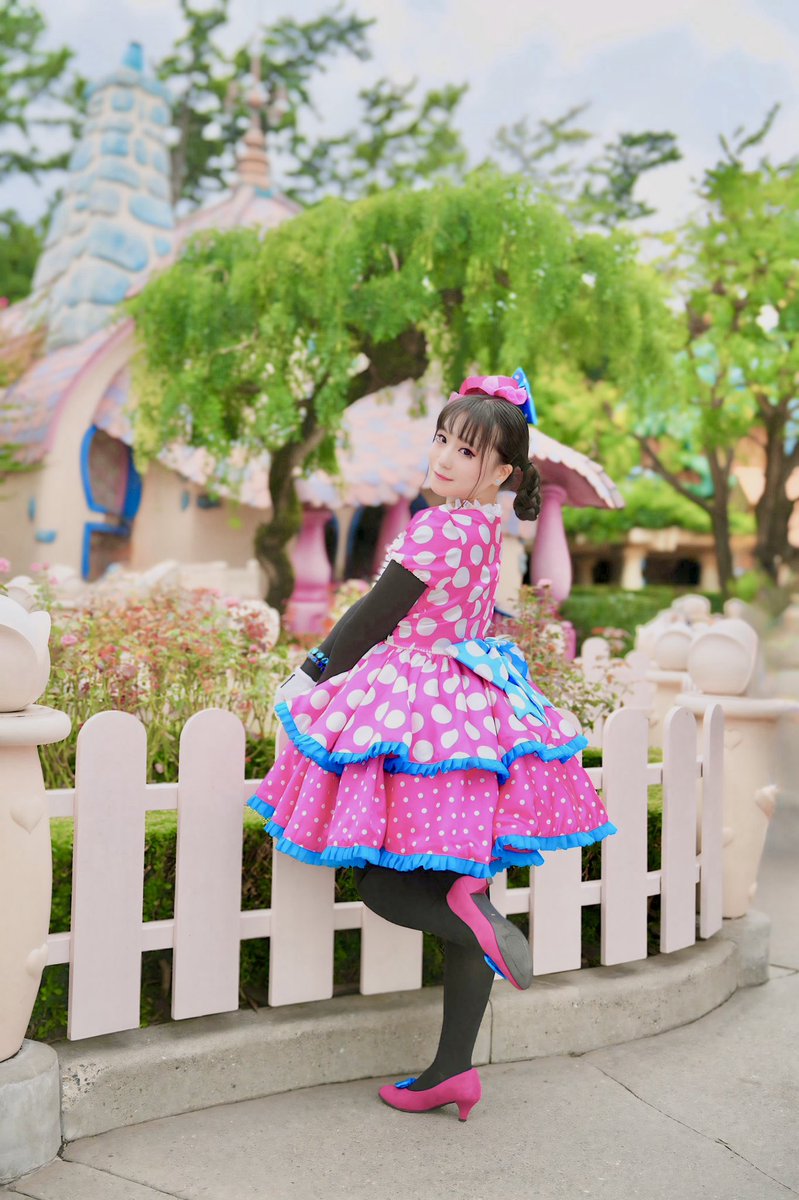 ミニパルの情報が出た時からやろうと決めて、ミニパル期間中から作り始めた衣装✨✨
ミニパル最終日にミニーちゃんと必ずDハロで着てくるね！と約束したぐらい着たかったんです！！
なんとか形になって良かった🩷🩵
📸: <a href="/vagrantbugler/">ばぐらーP</a>  

 #Dハロ #Dハロ仮装2024