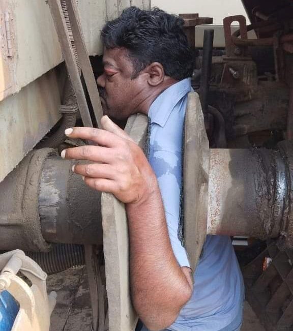 किसी की लापरवाही ने किसी की जान लेली 😭

#TrainAccident