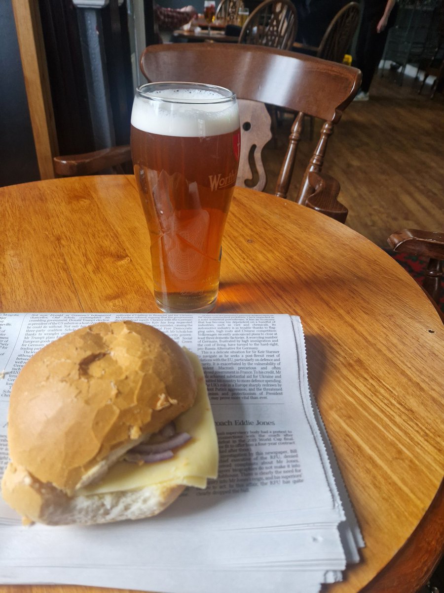 Saturday lunch. Pint <a href="/OakhamAles/">Oakham Ales</a> cask, cheese&amp;onion roll at the Crofts. Roath