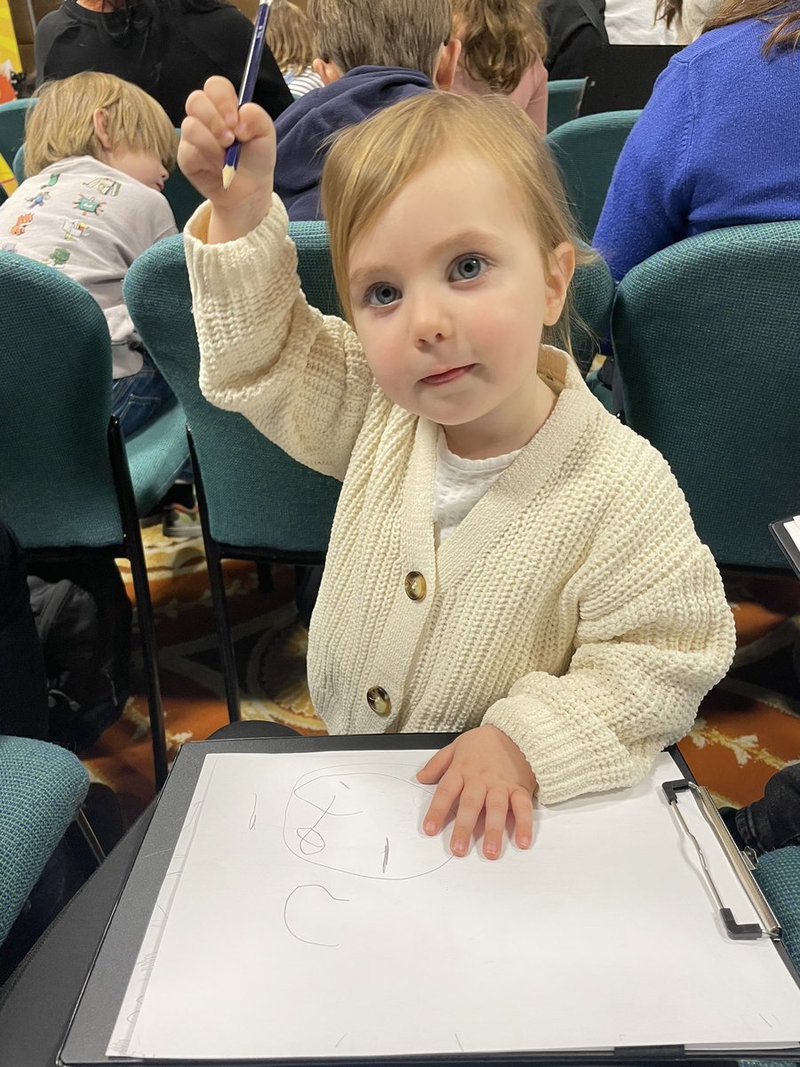 suzanne_logue's tweet image. #WeeWrite #TheMitchellLibrary #TomMorganJones #IllustratorsGameshow ✍️