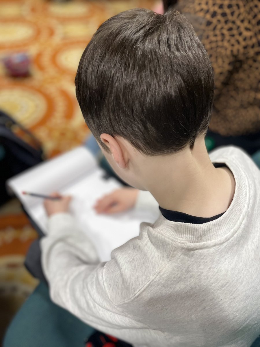 suzanne_logue's tweet image. #WeeWrite #TheMitchellLibrary #TomMorganJones #IllustratorsGameshow ✍️