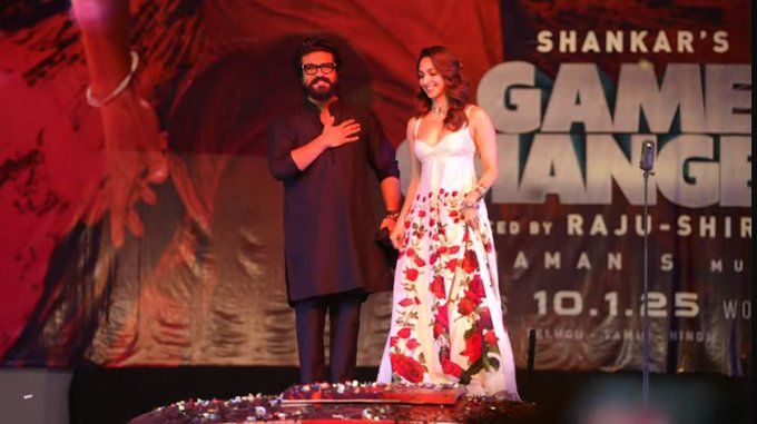 Cinepalace's tweet photo. #GameChangerTeaser #GameChanger #RamCharan𓃵 #KiaraAdvani https://t.co/8lPjnkXS2v