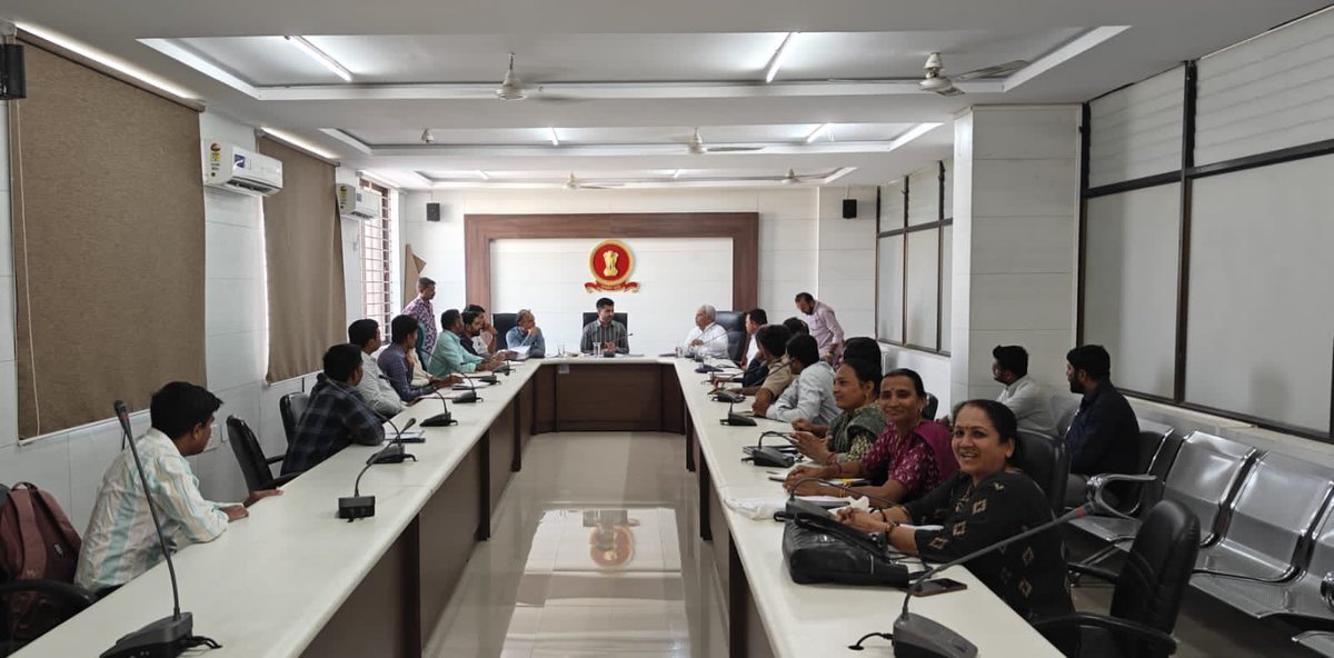 આજરોજ માનનીય ધારાસભ્યશ્રી, તથા મહુવા તાલુકાના અન્ય પદાધિકારીશ્રીઓ અને તાલુકાના તમામ અધિકારીશ્રીની હાજરીમાં મહુવા તાલુકા સંકલન બેઠક યોજવામાં આવી.
<a href="/Collectorbhav/">Collector & District Magistrate Bhavnagar</a> <a href="/revenuegujarat/">Revenue Dep. Gujarat</a> <a href="/MahuvaSdm/">SDM&ERO-99 Mahuva</a> <a href="/Info_Bhavnagar/">Info Bhavnagar GoG</a>