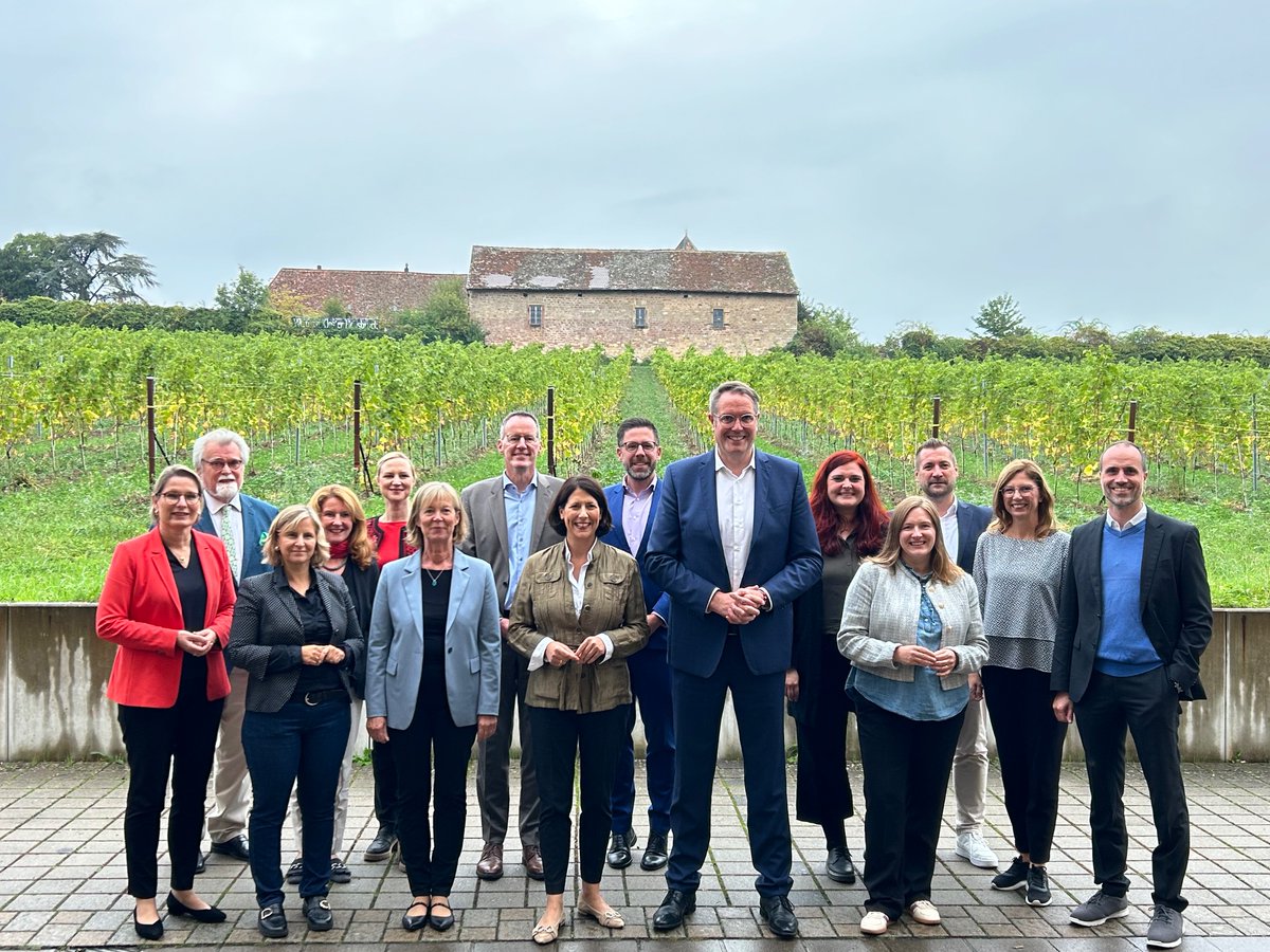 allgemeine-zeitung.de/politik/politi…

Stabilität &amp; Klarheit statt 🔂 Streit. 👉 in <a href="/rlpNews/">Landesregierung Rheinland-Pfalz</a> leuchtet die 🚦weil sie Dinge für die Menschen bewegt statt sich mit sich selbst zu beschäftigen. Appell an Regierung und Opposition: staatspolitische Verantwortung statt Parteitaktik.