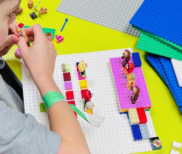 corkcolibrary's tweet photo. We had a super fun Lego afternoon in Skibbereen Library yesterday. Join us next Friday at 4pm for some more great Lego builds. 👏🤩
#ComicFest
#CreativeIrl
#CorkCountyCouncil
#Comics
#superheroes
@Corkcoco
@LibrariesIre https://t.co/jfKyl0lHf6