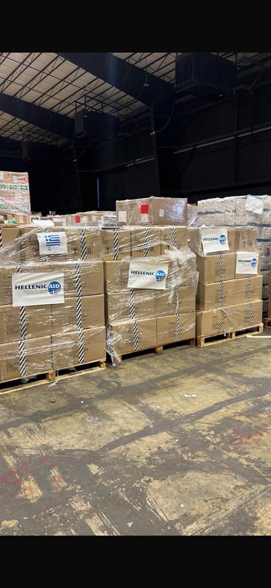 GreeceMFA's tweet photo. Arrival of a new shipment of 🇬🇷 humanitarian aid to 🇱🇧 #Lebanon &amp; ceremony for the delivery, in the presence of the Lebanese Minister of Public Health &amp; the Ambassador of Greece to Lebanon https://t.co/71gfe1zkmJ