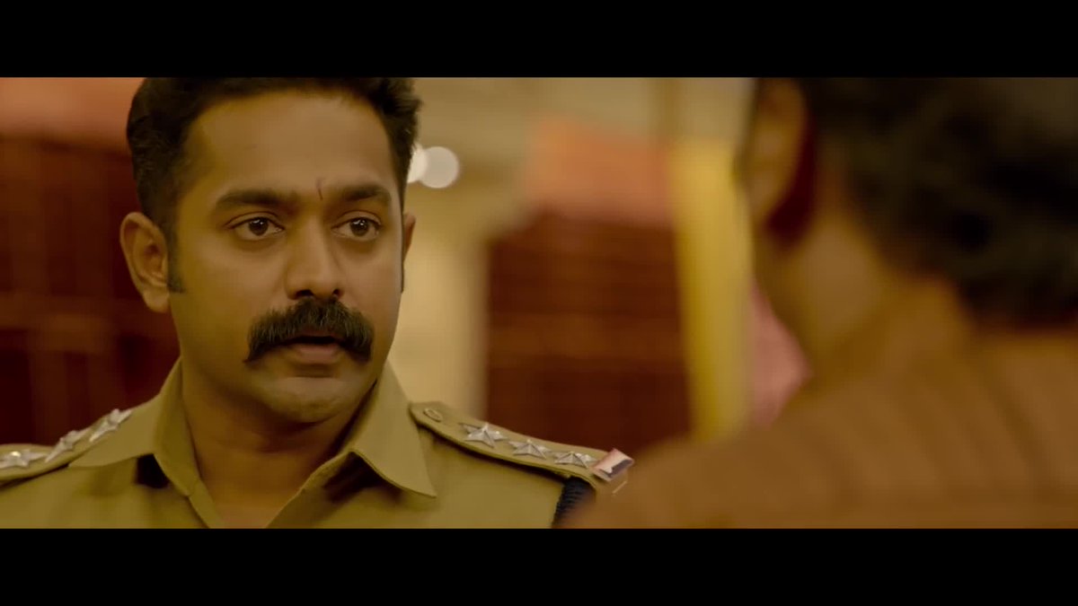 dsk_vignesh's tweet photo. தீரன் அதிகாரம் ஒன்று போல தரமான ஒரு மலையாள Investigation Thriller 🔥

🎬 #KuttavumShikshayum (2022) 

Genre : Crime Thriller 

📺 : Netflix

🔊 : Tamil 🚫 Malayalam ✅

கேரளாவில் நடந்த ஒரு உண்மை சம்பவம்... 

நம்ம ஹீரோ கேரளால ஒரு போலீஸ் ஸ்டேஷன் ல இன்ஸ்பெக்டரா இருக்காரு...

அவரோட circle ல உள்ள ஒரு நகைக்கடைல கொள்ளையர்கள் கைவரிசை காட்டிடுறாங்க... 

அப்படி கொள்ளையடிச்சவங்க யாருனு விசாரிச்சா அது வடமாநிலத்த சேர்ந்த கும்பல்...

இப்ப அந்த கும்பலை பிடிக்க நம்ம ஹீரோ தலைமைல ஒரு 5 பேர நியமிக்கிறாங்க... 

இப்போ இந்த 5 பேர் அந்த கும்பலை கைது பண்ணாங்களா இல்லையா என்பதே படத்தின் கதை... 

இது தீரன் போல கதைக்களம் கொண்ட படம் தான்... அதுக்காக அதே போலவே இருக்கும் னு நெனைக்க வேண்டாம்... 

இது அந்த படத்தை விட ரொம்ப நல்லாவே detailing பண்ணிருப்பாங்க... 

மேலும் மலையாள படங்களுக்கே உண்டான அந்த Slow இருக்கும்... 

படம் Slow வாக போனாலுமே அந்த பரபரப்பு இருந்துக்கொண்டே இருக்கும்... 

அந்த 5 பேரா நடிச்சவங்களோட Performance 👌🏼... அதிலும் குறிப்பா ஆசிப் அலி ஓட நடிப்பு பயங்கரம்...

ஒரு Crime Investigation அப்படினா இப்படி தா இருக்கும் னு தத்ரூபமா காமிச்சிருப்பாங்க... 🔥

மலையாளம் ஸ்டைல் ல ஒரு தீரன் படம் பாக்கணும் னா உடனே போய் பாருங்க... 

பொறுமையா போகும் ஆனா கண்டிப்பா பிடிக்கும்.... 

💥 Must Watch 💥

⭐ - (3.25/5) 

Link in Bio 👆🏼

@Nandhan_Talkz @tamilhollywood2 @dineshDj_ @Just__Cinema @aaradhana_gowri @TargaryenVamsam @mayirepochu1 @mohamedyazerm @rajmohan2blue @vanhelsing1313 @TalkiesFriday @nusrabindnousha @CineversalS @peru_vaikkala @innocent_boy_sk 
@HollywoodTamil0 @itz_Ytr @cinemaniac26 @Mr_Nobody_das @Moviepatti @nameissoni @everymovieplug @itzselfieselva @KarasingamAc @2everythinghere @nikhilpoojary01 @cinemaniac26 @sanjeevarunb @AjayRenald @MilanBarsopia @24thCS @Karthick_45 @Karthi_Genelia @shivtweetzz @surestwitz @_makeanoffer @SivaDas45 @Ireen722