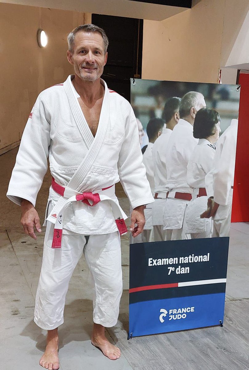 Yann Dody ceinture noire 7ème dan. 
Le Judoka Vannetais du Judo club 56 vient de réussir hier à Paris son examen pour l'obtention du grade de 7ème dan... avec brio !
Il rentre dans le cercle très fermé des très hauts gradés et rejoint à ce grade d'exception ses camarades de club