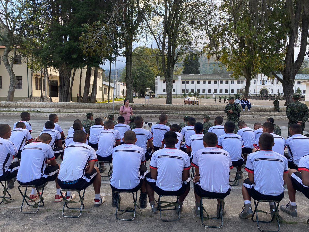 Ingenieros_EJC's tweet photo. En Pamplona, #NorteDeSantander, el Batallón de Ingenieros de Construcciones N.º 50 realizó una charla a donde se abordaron temáticas relacionadas con la salud mental, lo anterior con el fin brindarles herramientas para poder afrontar diversas situaciones.

#SiempreATuLado https://t.co/KVjTqxh6lT