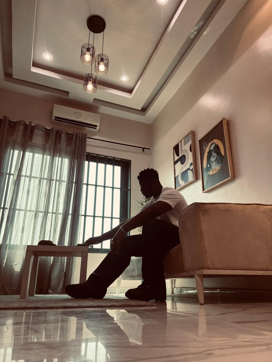 Rester à côté d'une personne négative, consomme mon énergie positive. ÉLOIGNEZ VOUS DE TOUT CE QUI ABSORBE VOTRE POTENTIEL.

Excellent week-end à le GvNg ♠️🦜
YAHWEH 16 Nov 🔥
Apprêtez vous seulement....🚀

É ma nyɔ nu mɛɖe ă, ni dozo xu ɔ 
#LuxurySuites 
#TGang