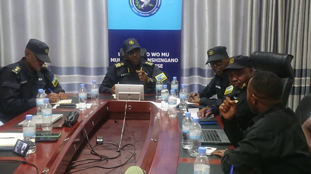 <a href="/Rwandapolice/">Rwanda National Police</a> itangaza ko mu mezi 2 ashize #Cases z'ibyaha byagaragaye cyane muri <a href="/RwandaSouth/">Southern Province | Rwanda</a> birimo ubujura (495); gukubita no gukomeretsa (400); kwangiza iby'abandi (116); gucuruza ibiyobyabwenge (71), ubucukuzi butemewe (60); no kwangiza ibikorwa remezo (40).
#SalusAmakuru