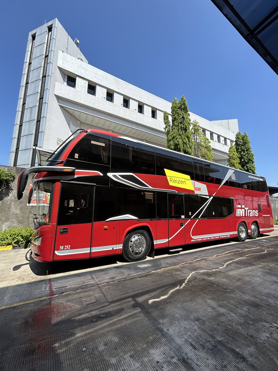 dprpbismalam's tweet photo. Akhirnya jam 9 pagi bis yg gw naikin sampeeeee juga di Kantor MTrans Arjosari. Sumpah bener-bener selalu nyaman naik MTrans tuh 🤌🏻🤌🏻 https://t.co/iMNUwlql8B