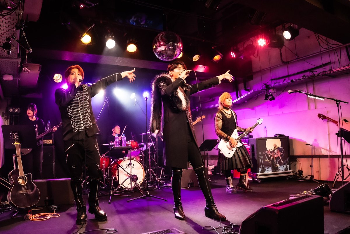 z_xy_official's tweet image. 11月9日(土)
【Z LIVEPARTY vol.12 -ANNIVERSARY ONEMAN-】

本日はZ 1周年ライブにご来場頂き、誠にありがとうございました🙏
1年を経て、Zの成長を感じつつ楽しんでいただけましたか？
これからもZの応援をよろしくお願い致します🙇

#z #anniversary #oneman #1周年 #ビーイング