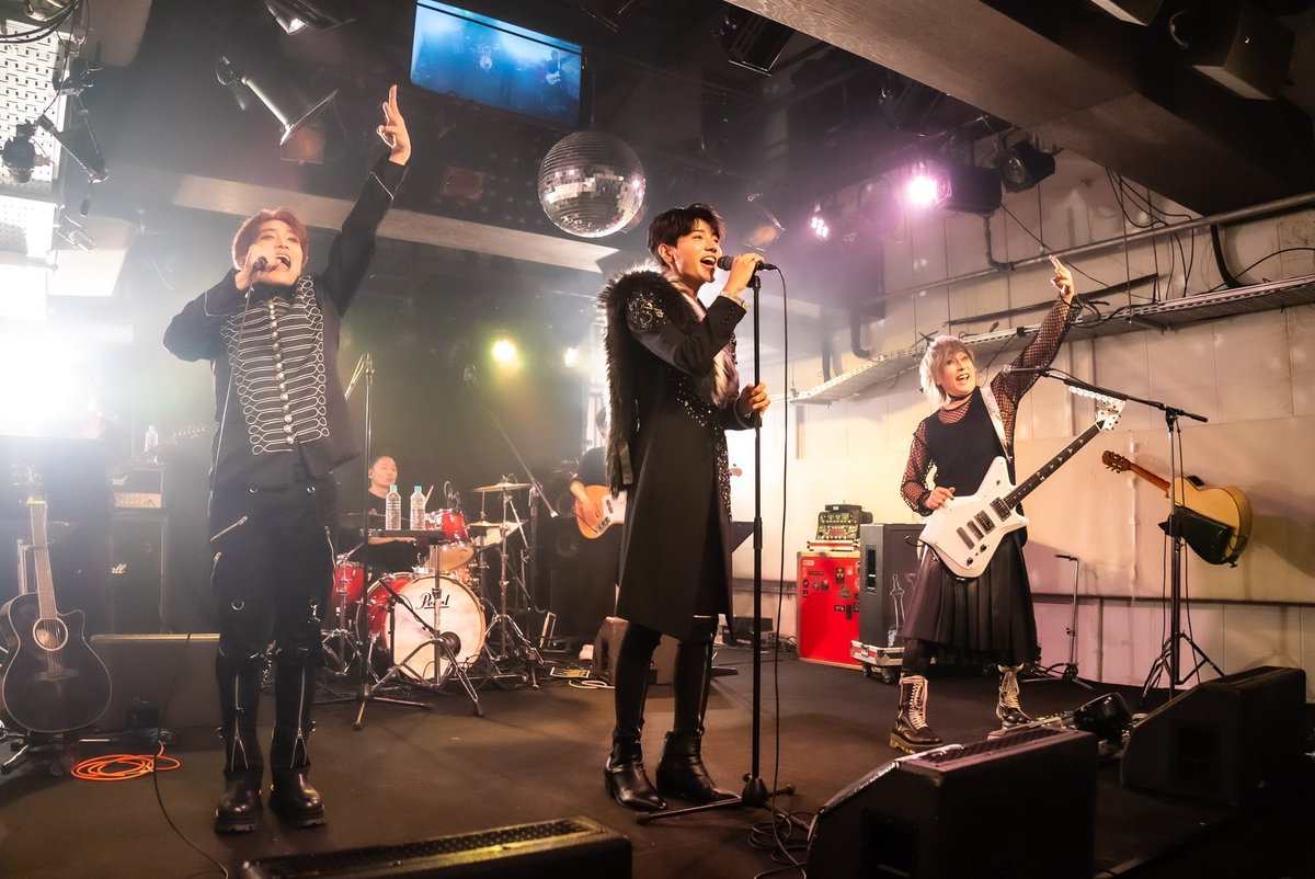 z_xy_official's tweet image. 11月9日(土)
【Z LIVEPARTY vol.12 -ANNIVERSARY ONEMAN-】

本日はZ 1周年ライブにご来場頂き、誠にありがとうございました🙏
1年を経て、Zの成長を感じつつ楽しんでいただけましたか？
これからもZの応援をよろしくお願い致します🙇

#z #anniversary #oneman #1周年 #ビーイング
