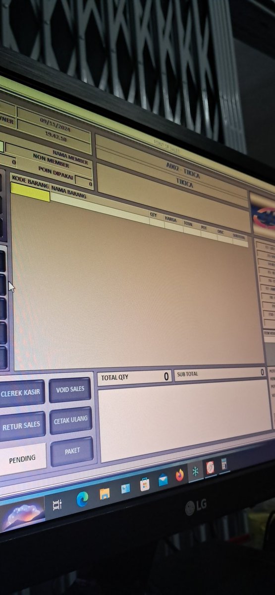 CallmeKinann's tweet image. Malam minggu kalian ngapain? Kalau aku kerja