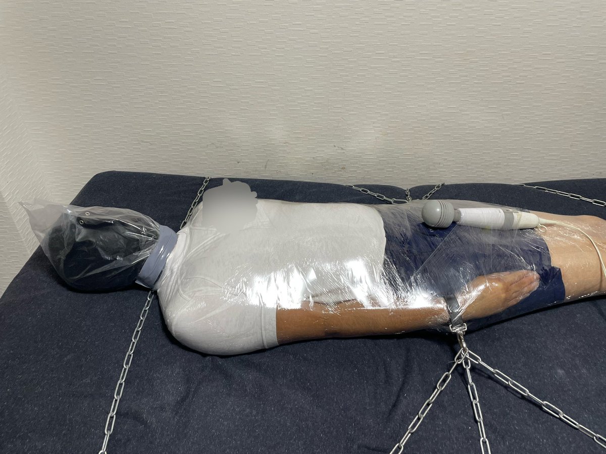 Anmithu261's tweet photo. 本日は久々に巻かれて来ました！
ビニール袋による呼吸制御？��なのはマジでハマりそう…
鎖での拘束も動けなくてめちゃくちゃ良かったです！

久々にいじめてもらいましたとさ笑
なかなか良かった〜 https://t.co/KePlMxNS8G