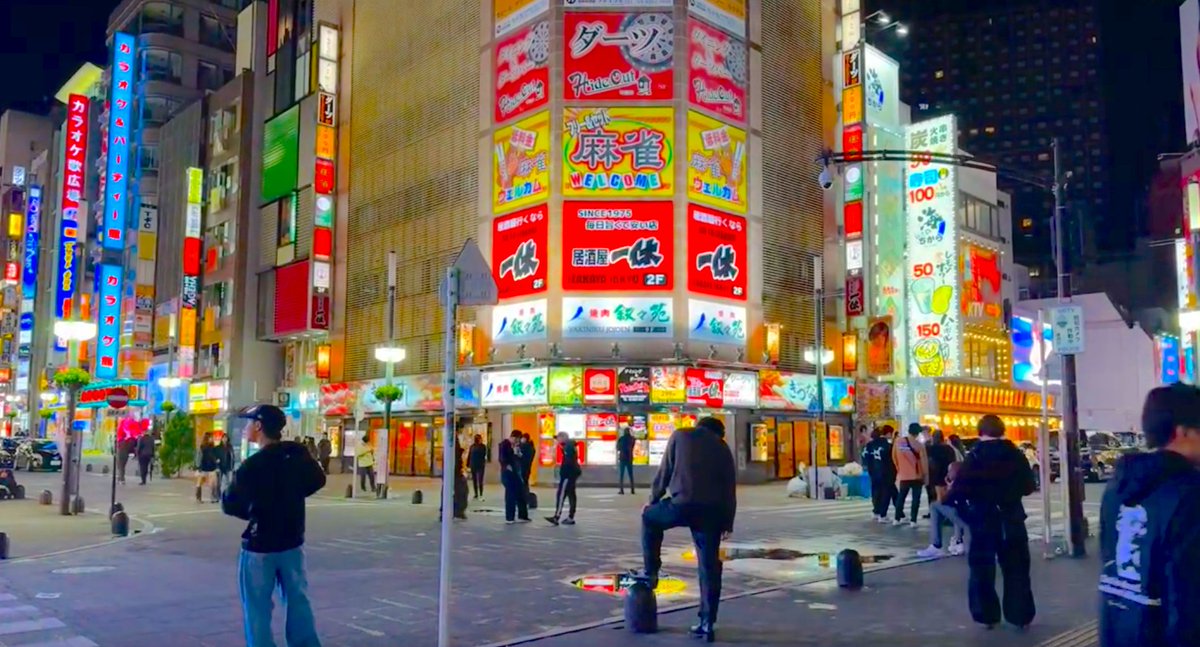 mayuahx's tweet photo. 11pm on November 9, 2024, the night temperature in Kabuki-cho Shinjuku, Tokyo is a cold 13 degrees. 🌖
There are relatively few people tonight...
#TokyoNight #WalkInTokyo #DateInTokyo #ひとりデート https://t.co/K6TuxLzfWy