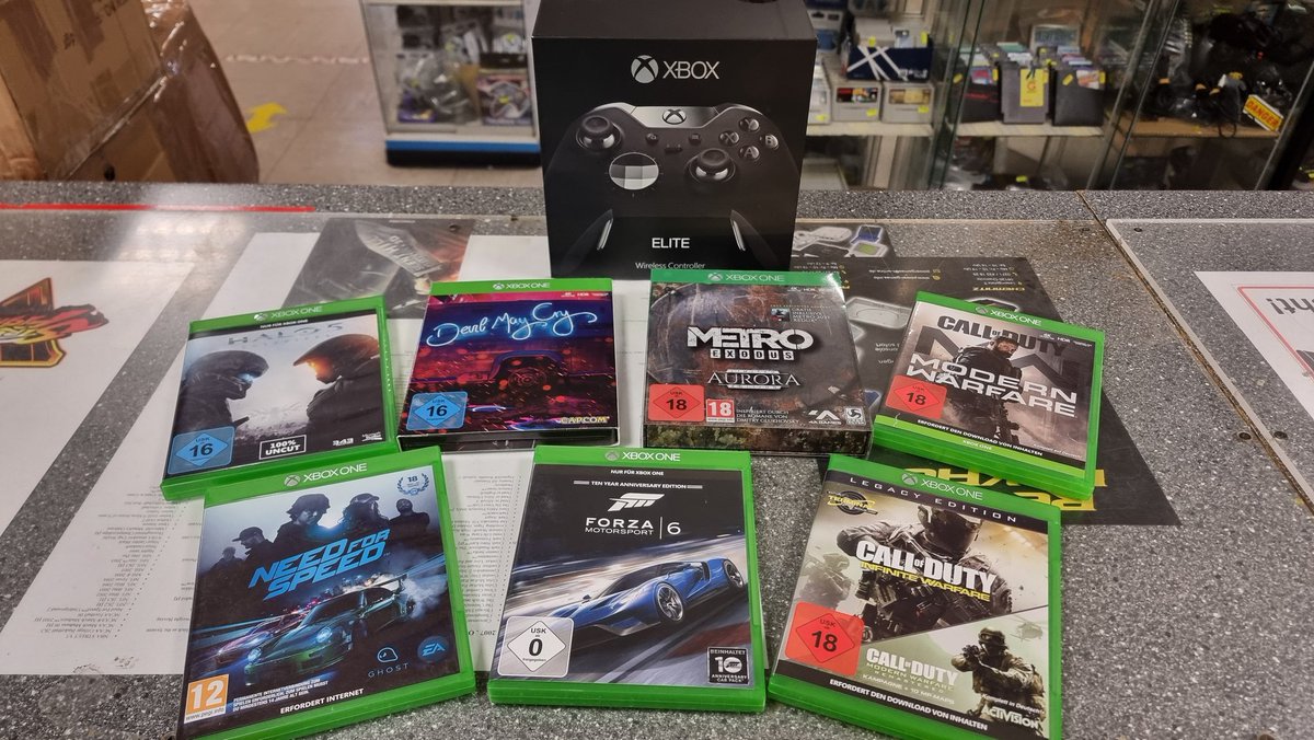 Powergames211's tweet photo. Ankauf 
Xboxone Elite Controller komplett OVP für 75Euro 
#xbox #xboxone #xboxonecontroller #xboxonegamer #xboxonecontroller #xboxseriesx #gameshop #PowerGames https://t.co/Mo1x5VidwQ