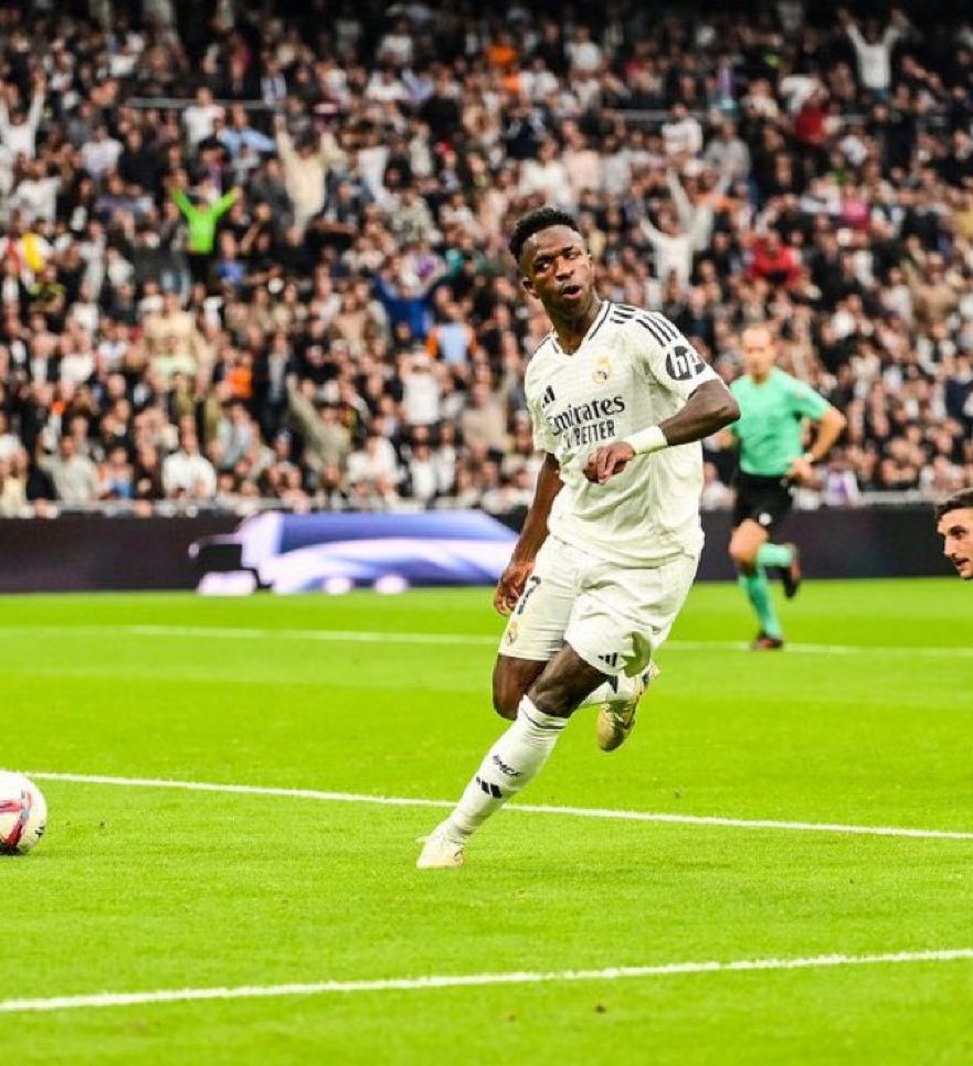 TrollFootball's tweet photo. Vinicius cheated on the No Look goal 😭 https://t.co/cvO8WPwa2y