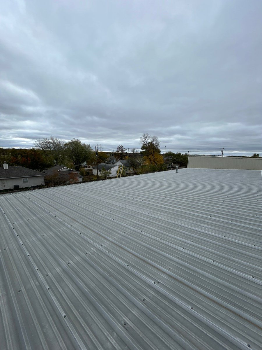 StanfieldI98515's tweet photo. Looks like November is making up for the last few dry months! 💦 Don't let potential undetected leaks cause you anxiety. Give us a call to learn more about our Rooftop Maintenance Program and the Inspections that come with it!

#StanfieldRoofing #CommercialRoofing #LeakRepair https://t.co/UmOreAxJmp
