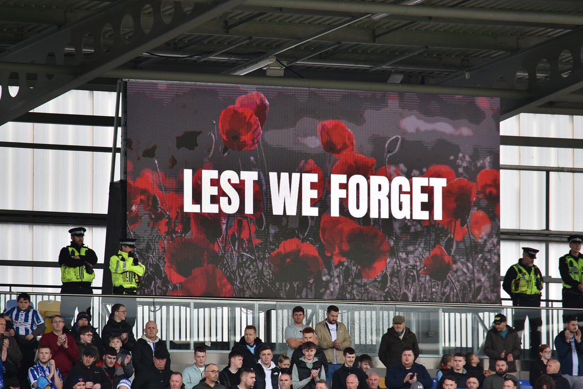 YorkCityFC's tweet photo. 🔴 Lest We Forget.

📸 @adam_york.

#YCFC 🔴🔵 https://t.co/l5szJ2xJgp
