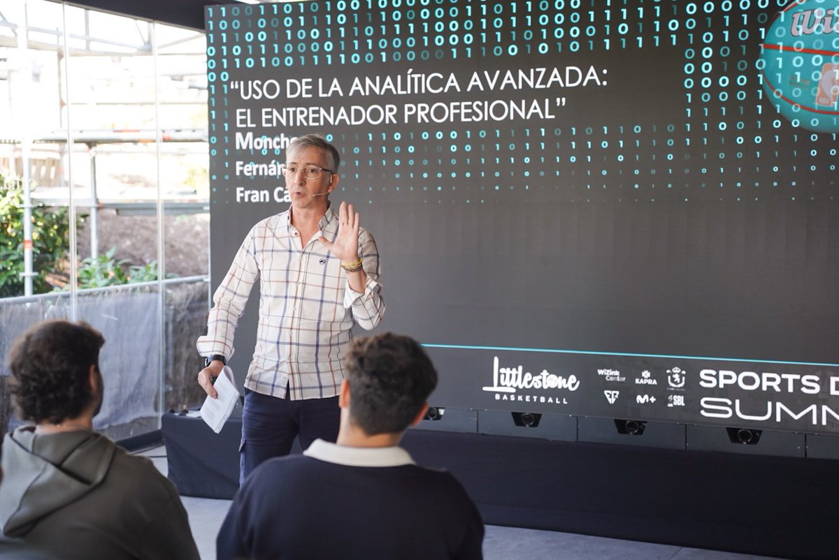 SBLInstitute_'s tweet photo. @kikollan @MovistarEstu @basketdataestu @rfegolf 🗣️ @monchofdez: “El dato es una herramienta pedagógica esencial: permite al entrenador respaldar su decisión y que el jugador la comprenda con evidencia clara” 

#SportsDataSummit https://t.co/vkKrFxrtJo