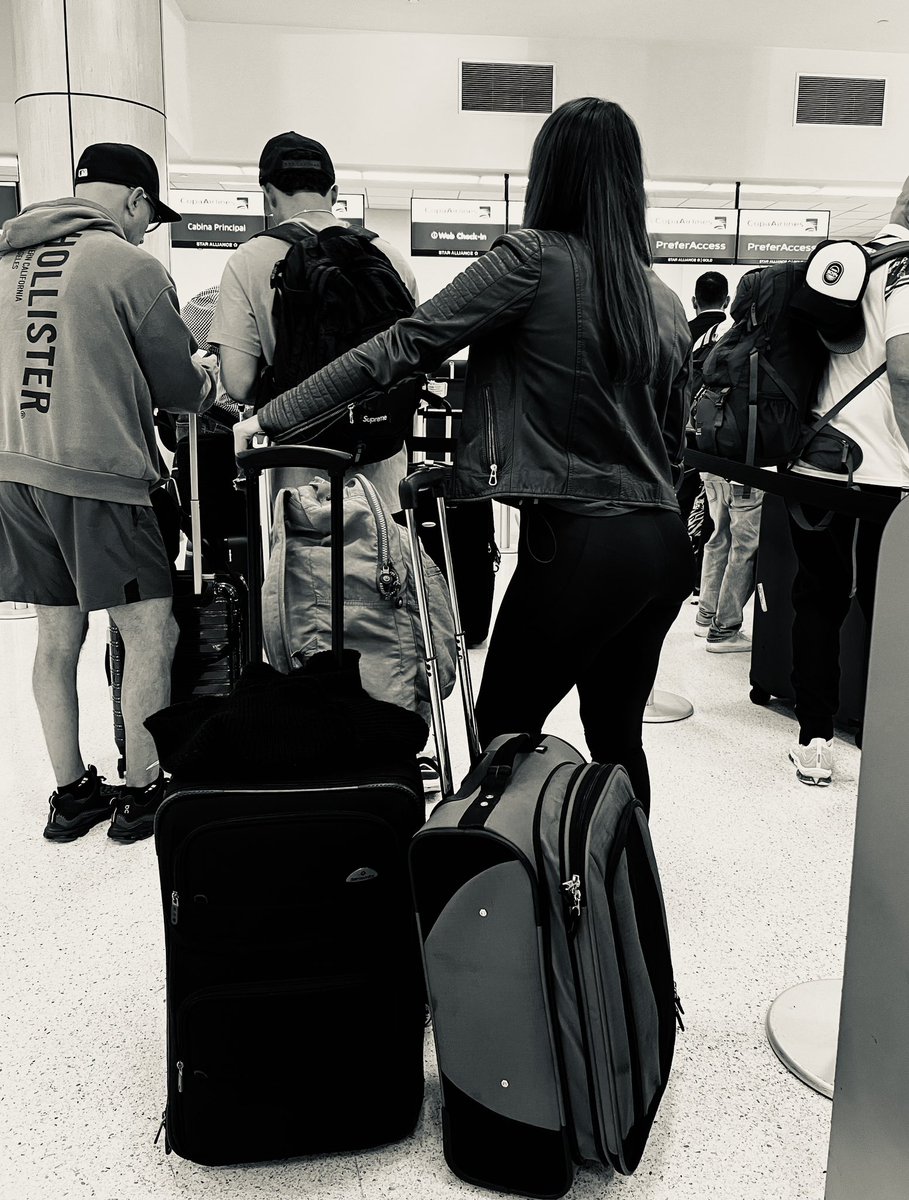 elitorrespr's tweet photo. Los que trabajamos por convicción no abandonamos la lucha, es cuestión de ampliar el escenario. 🇵🇷🇦🇷🇺🇸

Unos escogieron la miseria, otros escogimos la libertad y la prosperidad. 

✈️ https://t.co/cO1nwU28az