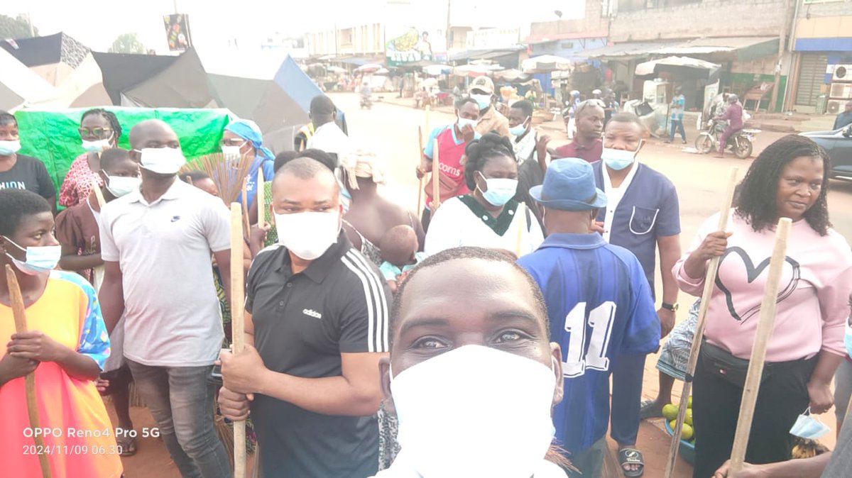 Esseni3's tweet photo. Félicitations à M. Kovi AD Le maire Agoè1  pour l'initiative Agoè propre dont nous avons pris part ce matin. J'y serai toujours là https://t.co/W6RWuEztNL